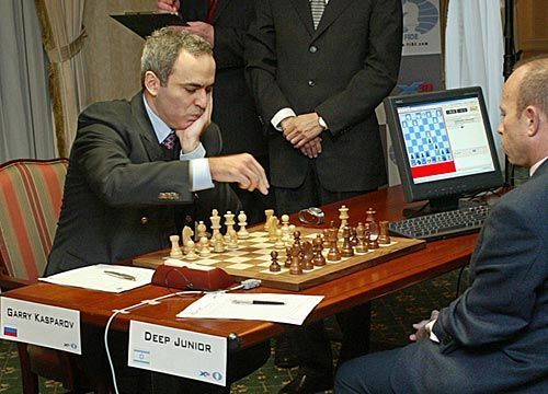 1996年IBM的深蓝和俄罗斯国际象棋选手卡斯帕罗夫对战